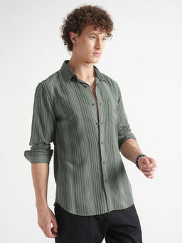 HIGHLANDER - Green Solid Relaxed Fit Shirt