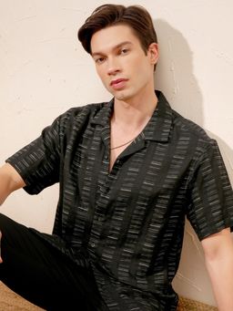 HIGHLANDER - Black Geometric Print Short Sleeves Shirt