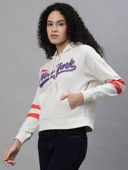 Free Authority - Peanuts Printed Off White Hoodie