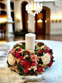 Forestkraft - Gorgeous Red Flowers Candle Holder Centrepiece - Festive Table Decor & Gift