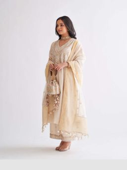 Vaaya - The Sona Chandi with Gota Zari Handwork Kurta and Pant with Dupatta