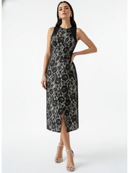 Outzidr - Black Sleeveless Textured Dress