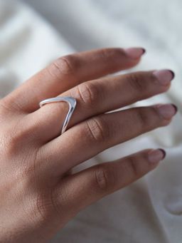 ANUSHKA JAIN JEWELLERY - V Shaped Ring