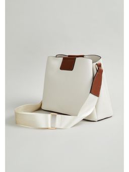 max - Women Textured Handbag