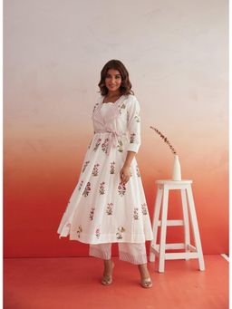 MAAND - White Floral Printed Pure Cotton Kurta with Pant and Belt