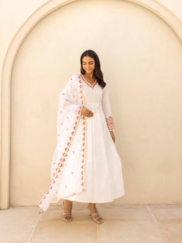 MAAND - White Floral Embroidered Kurta with Pant and with Dupatta