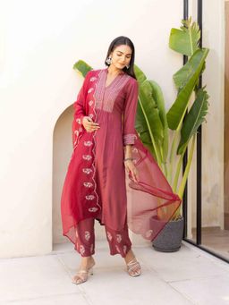 MAAND - Pink Thread Work Straight Kurta with Pant and Dupatta