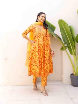 MAAND - Ethnic Motifs Printed Regular Kurta with Pant and Dupatta