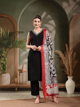 Stylum - Black Solid Straight Kurta with Pant and Dupatta