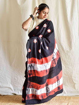 Sundarii - Ghoomar Dabu Printed Cotton Saree with Unstitched Blouse