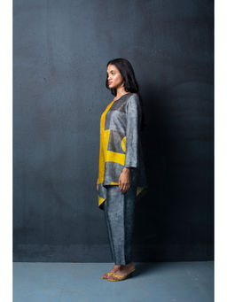 clos - Dupion Silk Comprised Of Geometrical Color Block Print Kurta And Pant (Set of 2)