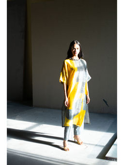 clos - Dupion Silk Comprised Of Fall Collar, Color Block Print Kurta And Pant (Set of 2)