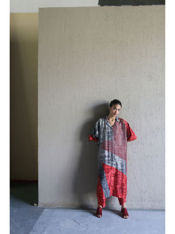 clos - Dupion Silk Comprised Of Half Collar, Print Kurta And Pant (Set of 2)