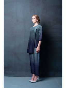 clos - Dupion Silk Comprised Of Print Kurta And Pant (Set of 2)