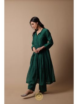Rhua India - Nitya Green Straight Kurta with Pant (Set of 2)
