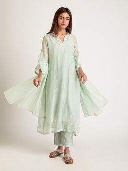 SHAABA CLOTHING - Mint Green Aari Embroidered Kurta With Slip, Pant And Dupatta