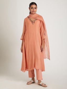 SHAABA CLOTHING - Peach Zardozi Embroidered Kurta With Pants And Dupatta