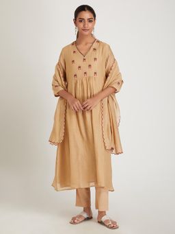 SHAABA CLOTHING - Beige Zardozi Embroidered Kurta With Pants And Dupatta
