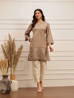 Barara Ethnic - Brown Floral Embroidered Kurti