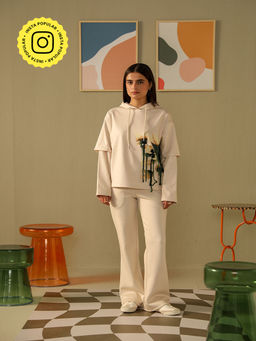 Muvazo - Cream 3D Artistry Fleece Co-Ord (Set of 2)