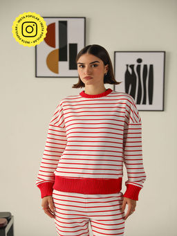 Muvazo - Red Warm-Hug Fleece Sweatshirt