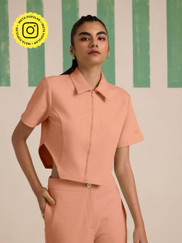 Muvazo - Spruce Zip Up Crop Top - Classic Peach