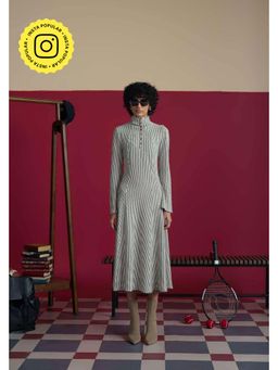Muvazo - Snug Threads Flare Midi Dress