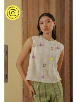 Muvazo - Off White Cotton Embroidered Regular Top