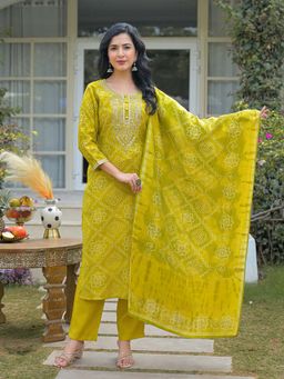 Vaamsi - Women Green Silk Blend Embroidered Kurta with Trouser and Dupatta