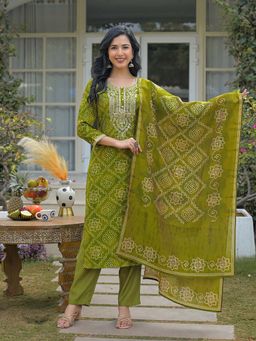 Vaamsi - Women Green Silk Blend Embroidered Kurta with Trouser and Dupatta