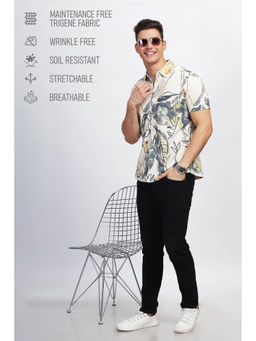 BULLMER - Men Beige Trendy Regular Fit Floral Casual Shirt