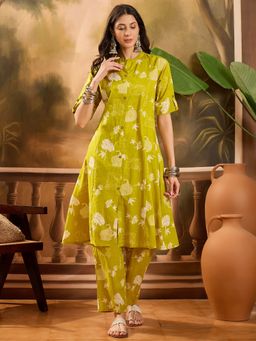 Vastramyaa - Lime Green and White Floral Printed Kurta with Pants (Set of 2)