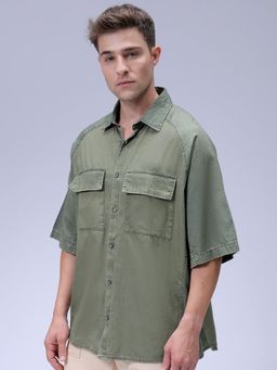 The Indian Garage Co - Men Oversized Solid Half Sleeves Cutaway Collar Double Flap Pocket Shirt