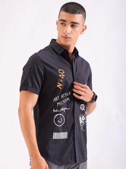 The Indian Garage Co - Men Slim Fit Graphic Print Half Sleeves Cutaway Collar Casual Shirt