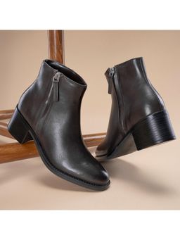 Red Tape - Women Solid Brown Chelsea Boots