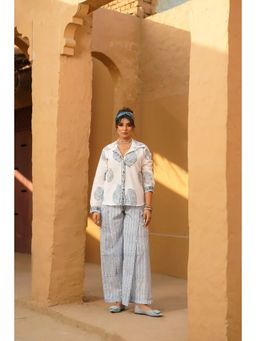 Keva Clothing - Women's Off White Paisley Printed Waha Shirt And Pant