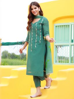 Baisacrafts - Heer Blush Green Hand Embroidered Silk Kurta and Pants with Dupatta (Set of 3)