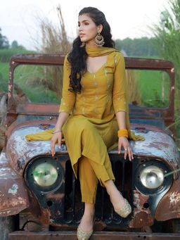 Baisacrafts - Heer Green Hand Embroidered Silk Kurta and Pants with Dupatta (Set of 3)