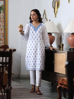 House of Chikankari - HOC Crafts Embroidered Woven Long Kurta