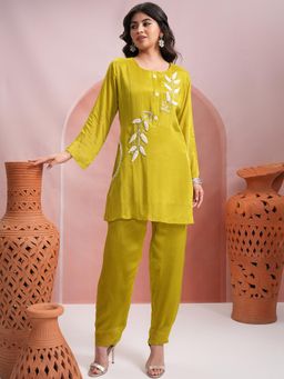 VISHUDH - Women Green Embroidered Co-ord (Set of 2)