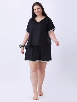 Qurvii - Black V-Neck Top with Shorts