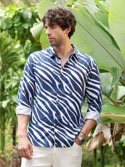 Campus Sutra - Men's Navy Blue Contrast-Zebra Imprint Shirt