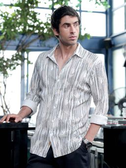 Campus Sutra - Men's White Prismic-Orb Shirt