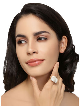 Accessher - Off White Baroque Pearl Statement Finger Ring