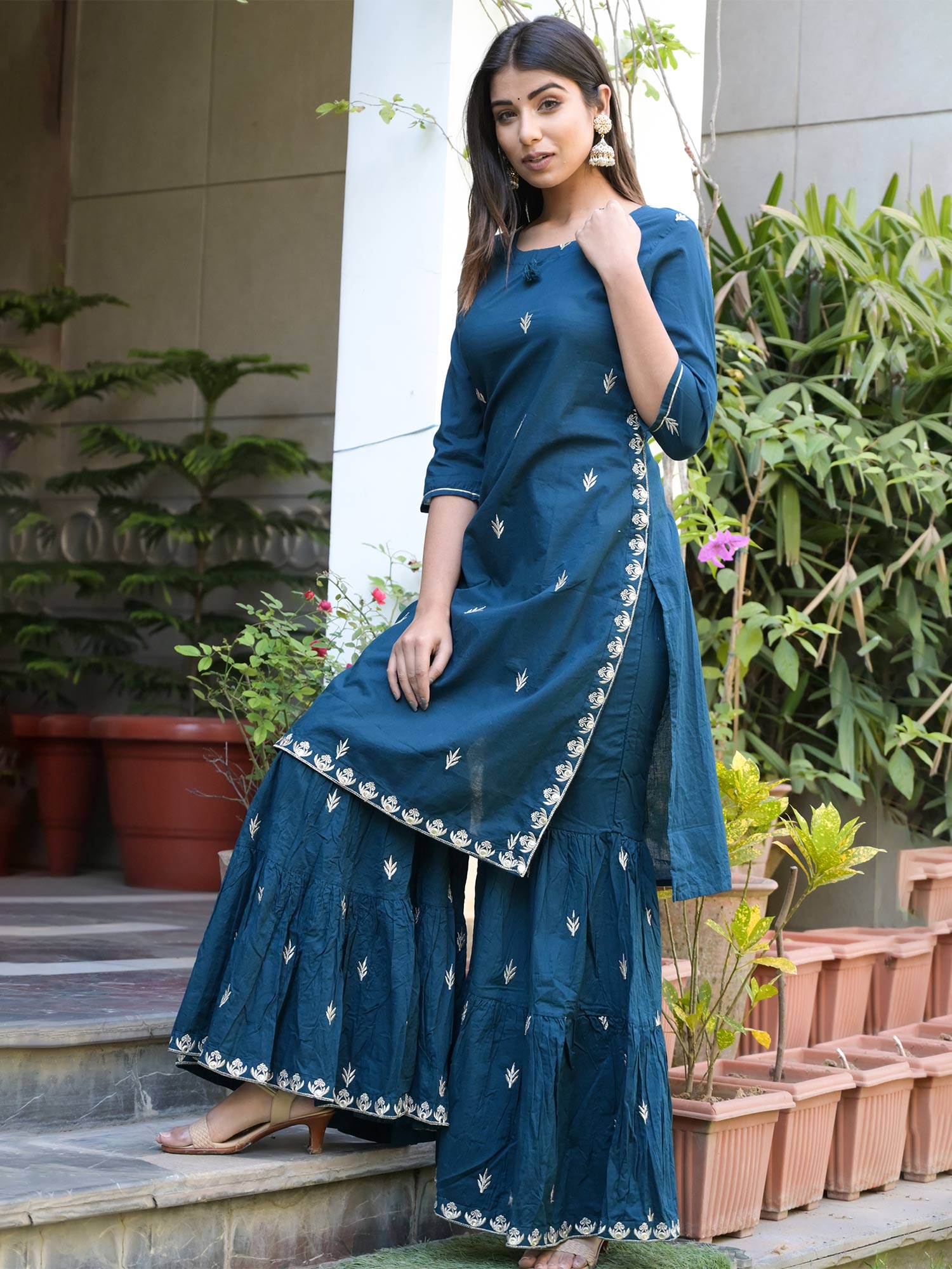 A comfortable royal blue palazzo suit for your court marriage