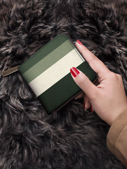 DailyObjects - Green Quad Zip Wallet