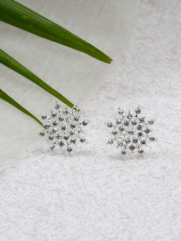 Joker and Witch - Snow Flake Silver Stud Earrings