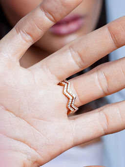 Joker and Witch - Chevron Dainty Gold Ring