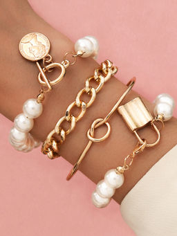 Joker and Witch - Lively Pearl And Gold Set Of 4 Bracelets