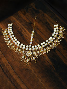 Karatcart - Gold-Tone Pearl Beads and Tassels Kundan Mathapatti